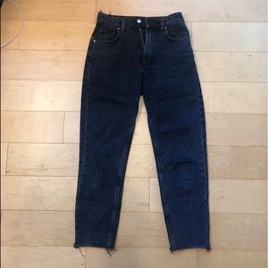 Cropped deep blue jeans from Zara
